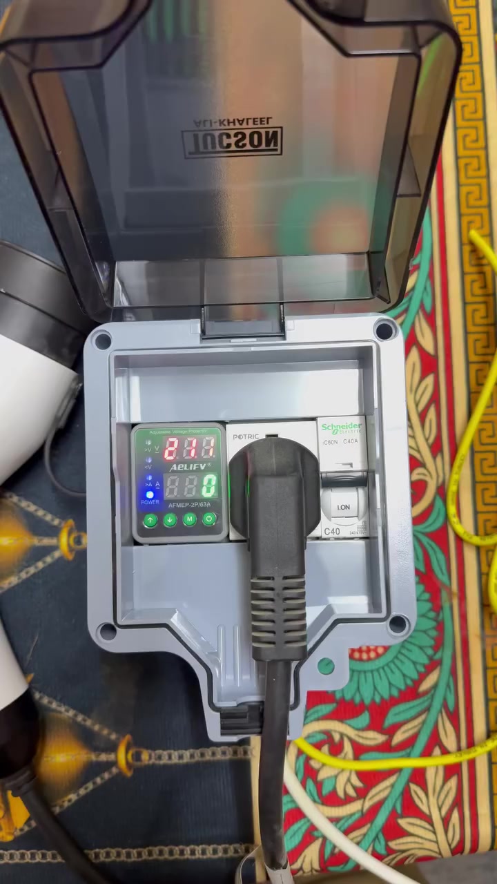 السلام عليكم
بوكس الحماية المتكامل لشواحن السيارات الكهربائية حيث يوفر هذا البوكس على عده مراحل من الحماية  مثل الحمايه من الشورت سيركت  نوع شنايدر والحمايه من ارتفاع وانخفاض الفولتية  وتجاوز الامبيرية  بنظام دبل ريلي وصندوق بلاستيكي  مقاوم للماء والغبار  16 امبير سعر 🔥50 الف مع توصيل و ضمان سنه استبدال رقم وتساب ***********
