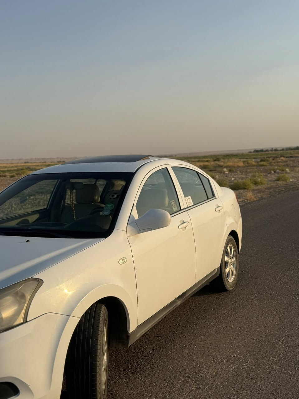 سەیارەی E5 مۆدیل ٢٠١٤  گێر و مەکینە بە شەرت چوار تایەی تازەی لەسەرە  سەنەوی تازەیە تا ٢٠٣٠ هەزەشی تەواو نەبووە کۆبۆنی بەنزینشی هەیە یەک دەرگا و جاملغێکی هەیە بۆ نرخ پەیوەندی بکەن 
***********
