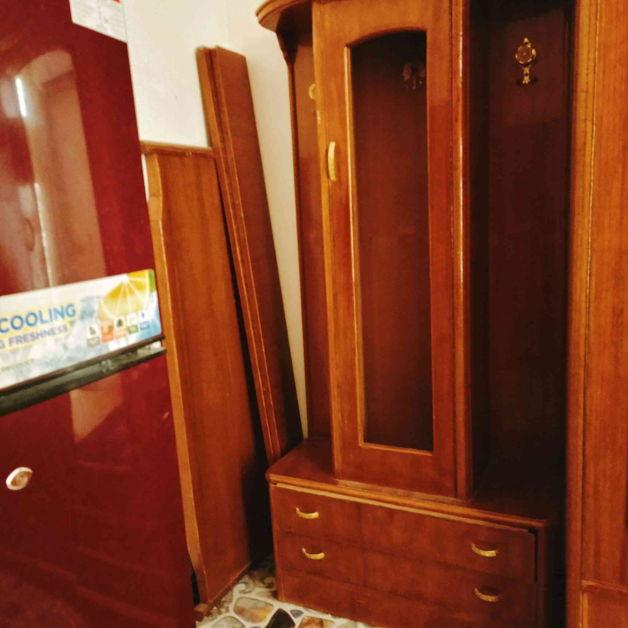 السلام عليكم 
يتوفر غرفه عراقيه نظافه 80٪ مع بوفيه خشب صاج استخدام قليل الشراي مراسله الصفحه ويدلل


**إذا كنت صاحب هذا الإعلان وتريد حذفه لأي سبب، رجاءا أرسل رسالة إلى الدعم الفني**