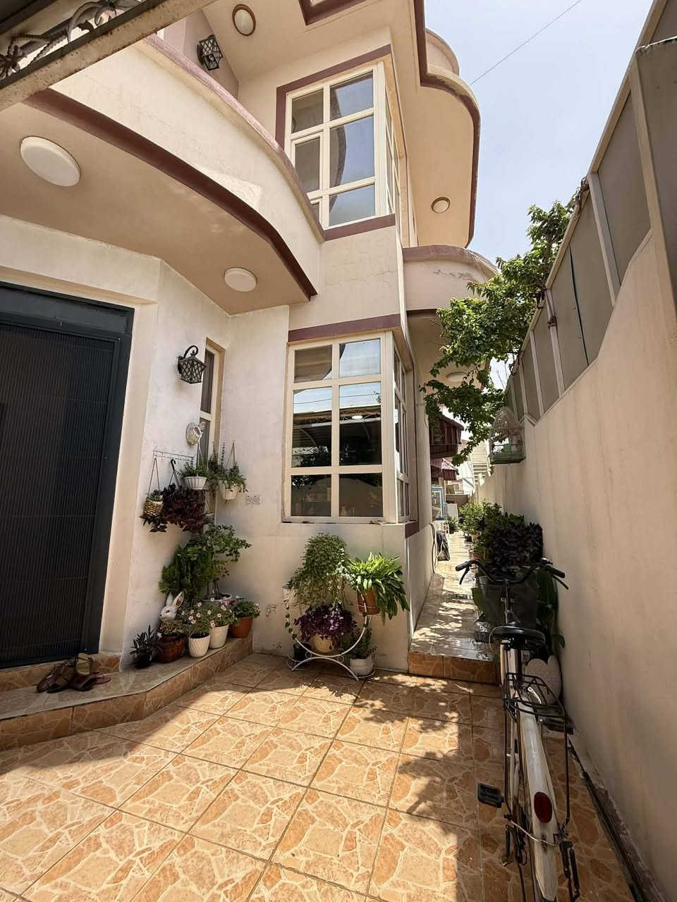 #دارطابوملك صرف
بأسم شخص واحد 👍🏻 بناء جديد نظيف جدا جدا 💯
   ٢٥٠ م  ركن  📌👍🏻على ٤ شوارع  مكان مميز قريب من مدارس
• شارع ٢٠
قريب من سايدين المرور القديم
، نظام كامرات
البيت للبيع او مراوس 👍🏻👍🏻

#طابقين
#مساحه ٢٥٠م واجهه ٢٥ * ١٠م .
#مواصفات
الطابق الارضي  

غرفتين نوم 🧱 استقبال 
مخزن
هول
• مطبخ
صحيات داخلي وخارجي غربي وشرقي 
درج داخلي وخارجي  كراج

ط 2
غرفة نوم
هول   مطبخ كبير    استقبال كبير -
صحيات

#الموقع
#كركوك #قادسية ثانية قريب من المرور القديم فرع المجمع الطبي

   للاستفسار    ***********
