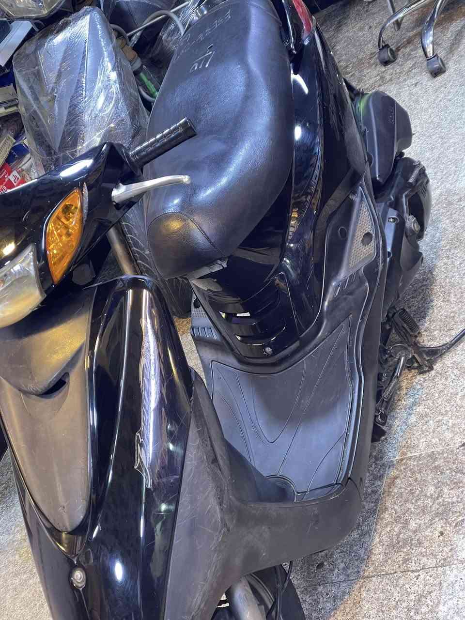 ‏سلام عليكم شباب دراجة بريز لايت عالي دراجة نازل كفالة عامة مكان بغداد العظمية والسعر 900 وبيها مجال وهذا رقم تلفوني 
***********￼
