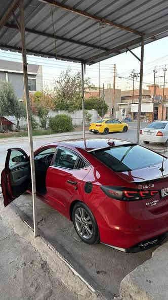 للبيع 
سيارة النترا2018
 اللون احمر  
 نص مواصفات (se)
السيارة بحالة ممتازة 
الضرر. سطحي جاملغ السايق مع زاوية البوند  بدون دواخل بدون ايرباگ 

التواصل علّى الخاص او رقم المبايل 
*********** موصل
