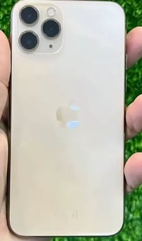 ايفون 11 برو ماكس ذاكرة 64 مكفول من كلشي بلادي 🔋 70 سعرة 250قفل 075109...