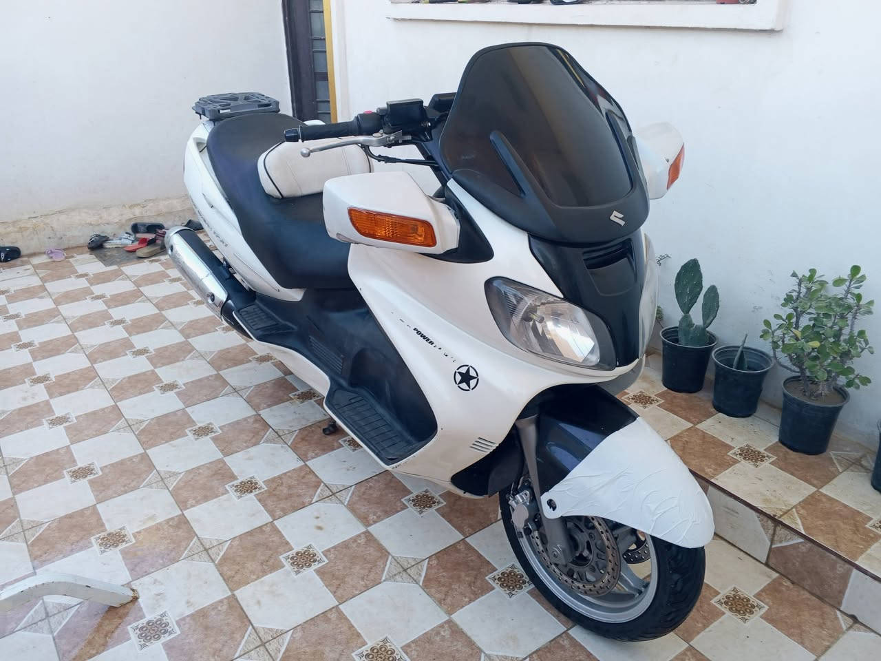 اسكاي 650مكفوله من مكينه كهربائيات من كلشي لايت زنون  دراجه مال رنيه ماشيه 40 اسكاي عميه مو فول عنواني واسط الكوت ما متواجد على فيس *********** 🌹 انطيك اتراي وين ما يعجبك
