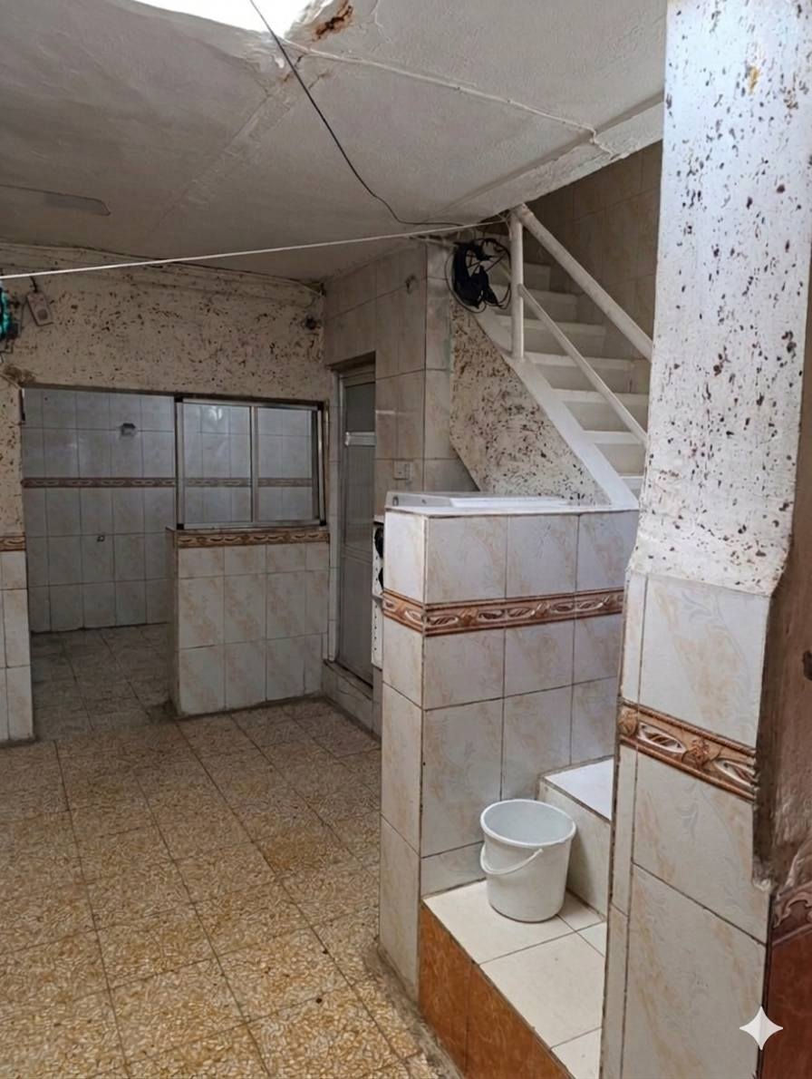 #بسعر مناسب جدا ##مشتمل للبيع مربع او مراوس بمشمل مع الفرق بزين القوس او السفحه  المكان  دار السلام قرب شارع النسيج مساحه 67 ونص واجهه 7 ونص نزال 9 قرب المدارس عند شارع العريض بصف الركن عرض الشارع 15
يحتوي على هول وغرفة نوم واستقبال ومطبخ وحمام والسطح شتايكر
 للاستفسار تواصل على الواتساب ***********
او اتصل على ***********
ملاحضة : غير متواجد على الفيسبوك
