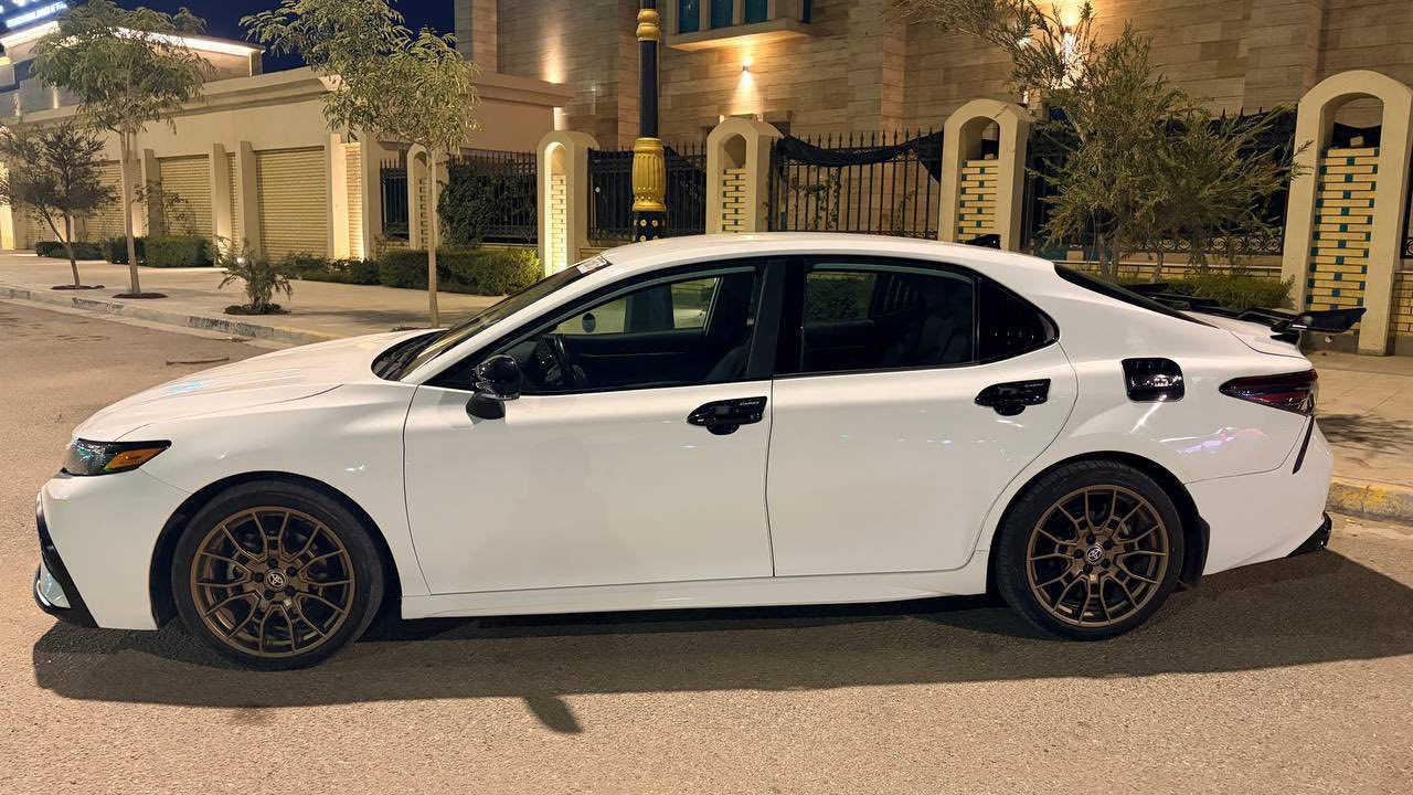 السلام عليكم 

للبيع كامري هايبرد 2024 ✅
مواصفات se Nightshade Edition
هاي الفئه يجي بيها الويل قياس 19 
لون برونزي بلادي شفتات ستيرن تحديد مسار 
سياره كاصها على ايدي صور الحادث وتقرير الكارفاكس كله موجود صلحتها بارد وتكحيل فقط 
ماشية 85 الف ميل 
سيارة ب اسمي 
سعرها210 $ورقة فقط
مكاني كربلاء 
رقم تلفون ***********
