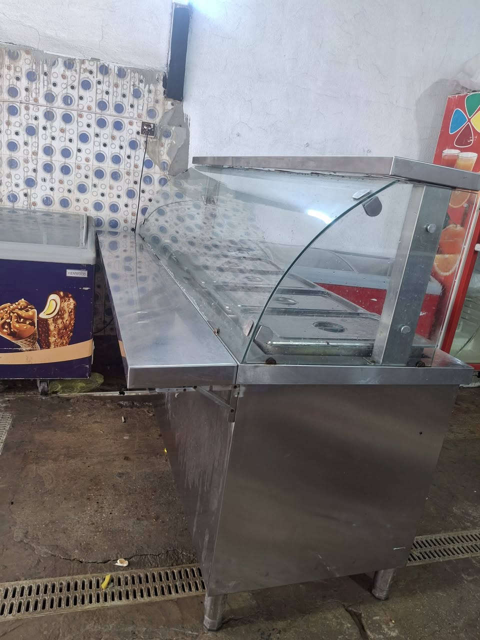 غراض مطعم كاملات شوايات الدجاج عدد ٢ جدد مشتغلات ايام كاملات جام شيش ستل ستيل ماطورات كاملات ٨ شيش 
حمايه ام ال٦ جديده غاز وكهرباء 
عارضه عموديه ببسي
عارضه مجمده عدد ٢ 
رقم الهاتف ***********

امانة الله ورسوله مشتغلات شي قليل
