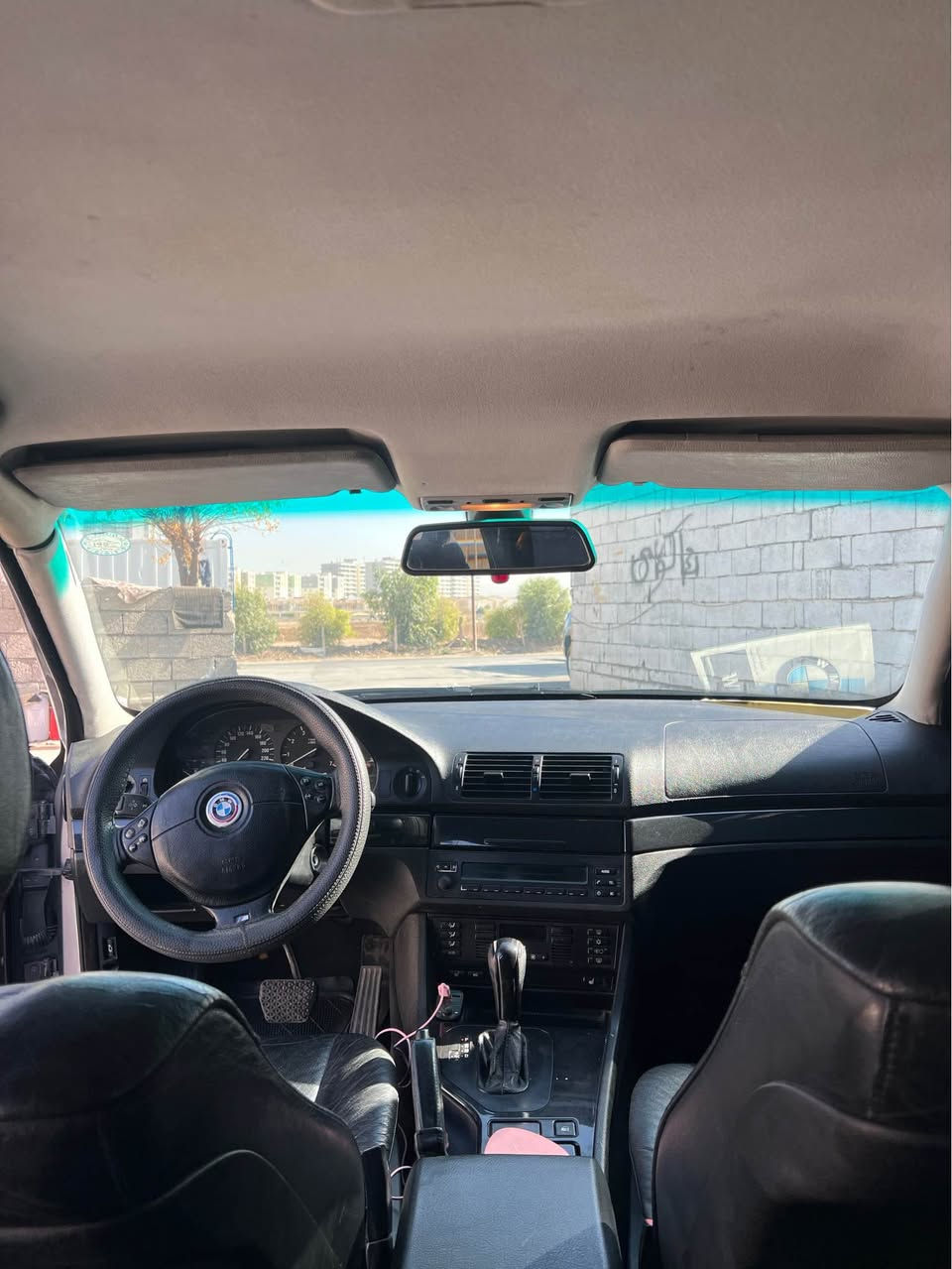 BMW 530i 2001
یەک دەرکی سبوخە و شانی بەس کلێر کراوە بەشەرتی مەحجون سەیارەکە هەموو گیانی بەشەرتە کارەبای بەشەرت گێرو مەکینە بەشەرت 
کوشن جڵدە
گێر تۆماتیکە
سەیارەکە سبوخ ئەستورە
سەیارەکە زۆر پاک ماوەتەوە أربيل, العراق


**إذا كنت صاحب هذا الإعلان وتريد حذفه لأي سبب، رجاءا أرسل رسالة إلى الدعم الفني**