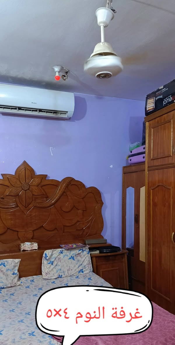 🏠 بيت للبيع في كربلاء المقدسة 🏠
فرصة مميزة لامتلاك بيت مستقل بموقع مخدوم وقريب من الشارع العام!
📍 الموقع:
كربلاء المقدسة - شارع أبو طالب.
المعلم القريب: قرب فرع مخبز العائلة.
البعد عن الشارع العام: 90 متر فقط (موقع هادئ وقريب من الخدمات في آن واحد).
📐 المساحة والتفاصيل:
المساحة الإجمالية: 50 متر مربع.
عدد الطوابق: طابق واحد.
🧱 التصميم الداخلي:
غرفة نوم: بمساحة (5 × 4) متر.
صالة (هول): بمساحة (4 × 4) متر.
مطبخ: بمساحة (3 × 2) متر.
المرافق: صحيات منفردة + منور لتهوية إضافية وإضاءة طبيعية.
📞 للاستفسار والتواصل:
للمزيد من المعلومات أو لتنسيق موعد للمعاينة، يرجى الاتصال مباشرة على الرقم:
📱 ***********
