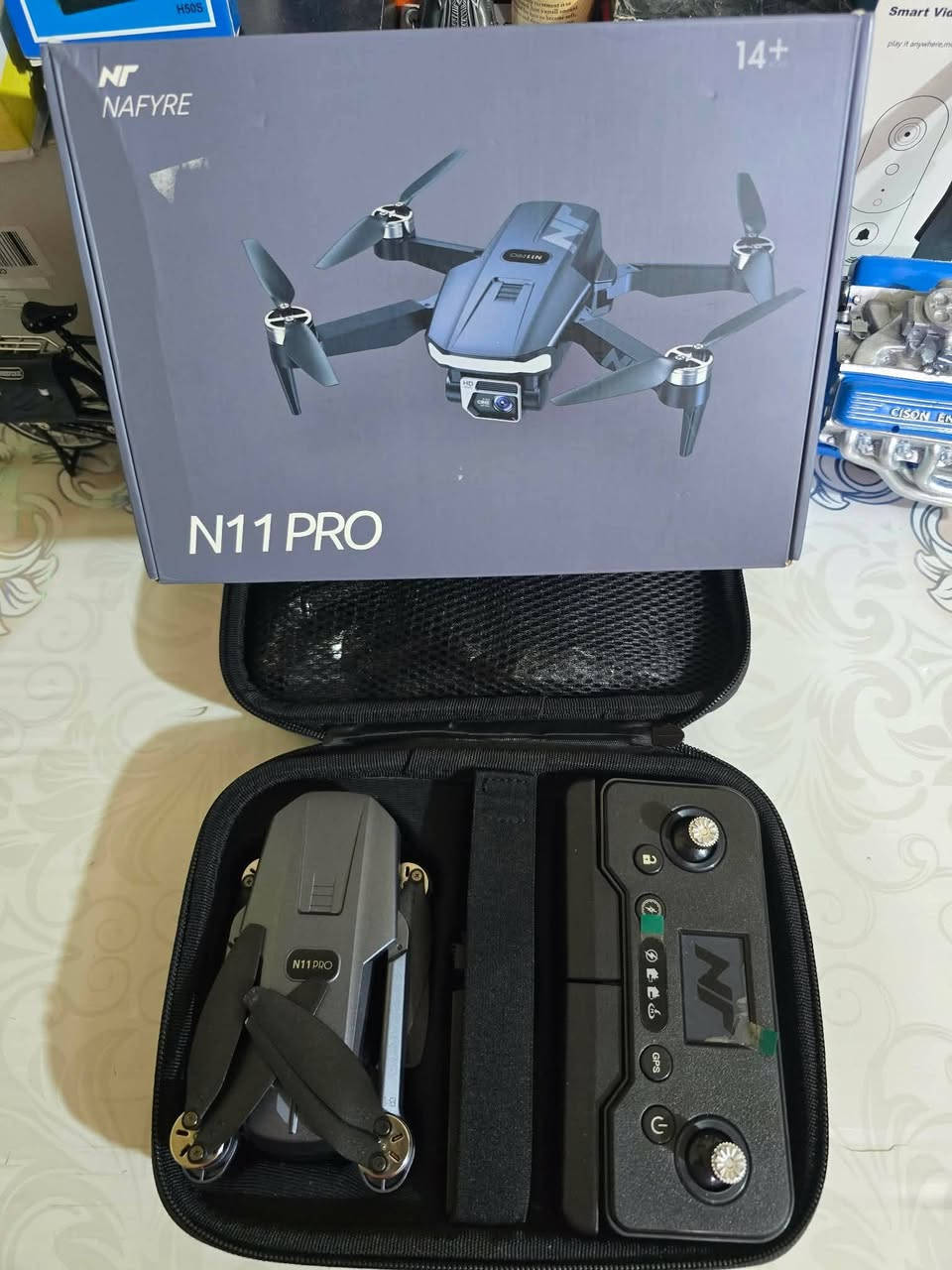 (Drone) هي Nafyre N11 Pro. 
الكاميرا: دقة عالية تصل إلى 4K UHD. 
وقت الطيران: يصل إلى 90 دقيقة (باستخدام 3 بطاريات). 
نطاق التحكم: يصل إلى 3328 قدمًا. 
المميزات: تحتوي على نظام تحديد المواقع العالمي (GPS)، ومحركات بدون فرش (brushless) السعر 75 وبايع منه قبل ب100


**إذا كنت صاحب هذا الإعلان وتريد حذفه لأي سبب، رجاءا أرسل رسالة إلى الدعم الفني**