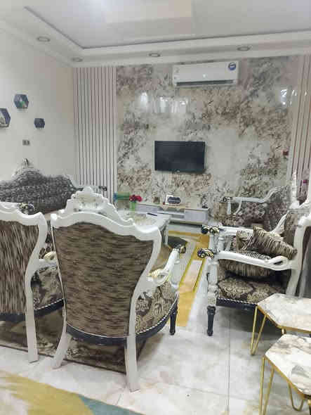 السلام عليكم         
بيت للبيع في ياسين خريبط 
شارع السناتر مجاور مجمع سبع سنابل الطبي 
مساحة البيت ١٢٥م
البيت ركن على شارعين 
قرب مدارس البراق
البيت طابقين 
الطابق الاول 
يحتويه على كراح ومطبخ  وصيحات  وصالة. ديوانية. غرفة نوم
 الطابق الثاني
يحتوي على ثلاث غرف منام 
واحدة منها ماستر
وصالة. وصحيات
ويحتوي السطح على غرفة مخزن

السعر 310  قبل ‏للتفاوض  ￼ اتصل على رقم ***********
