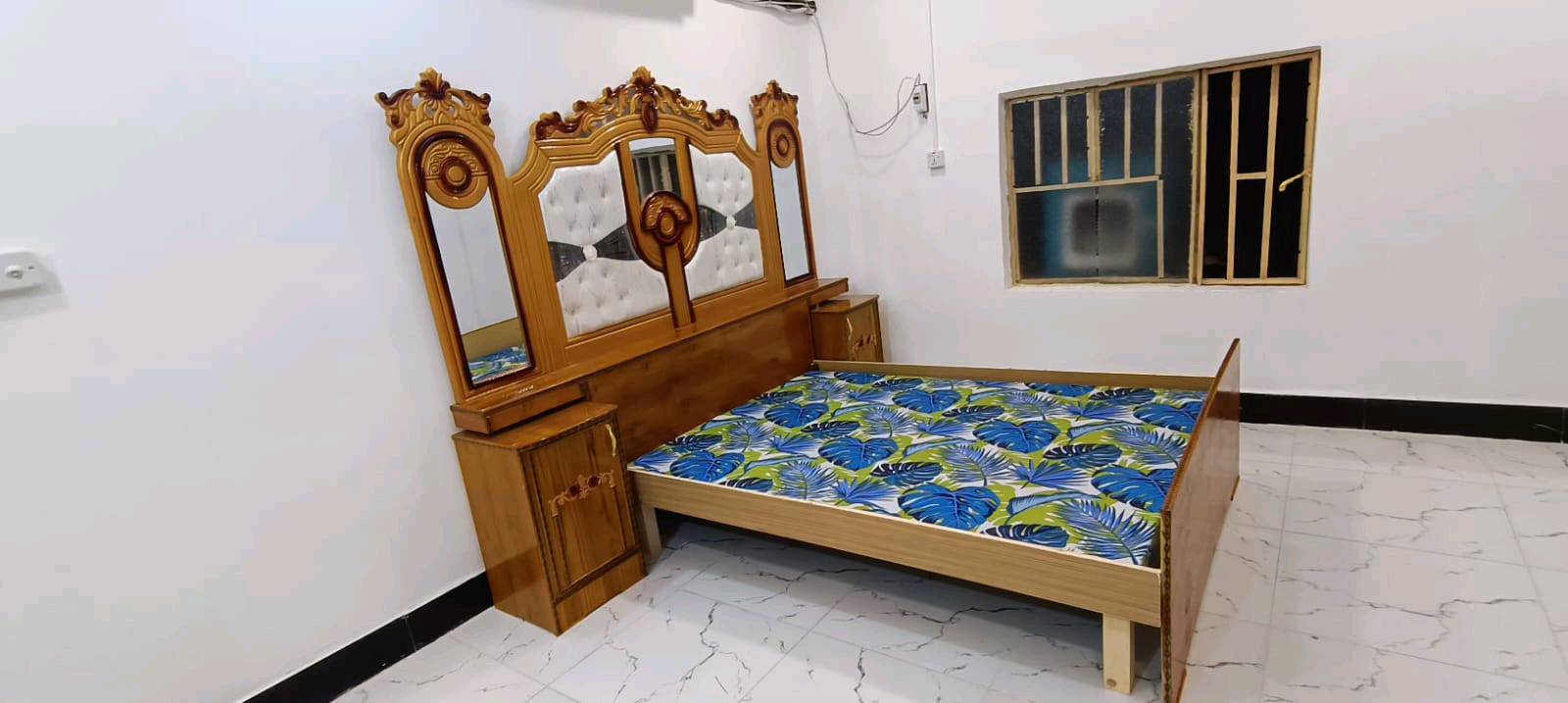 غرفه نوم عراقي مستخدمه نضيفه 
للبيع السعر 750 الف 
للاستفسار 
***********