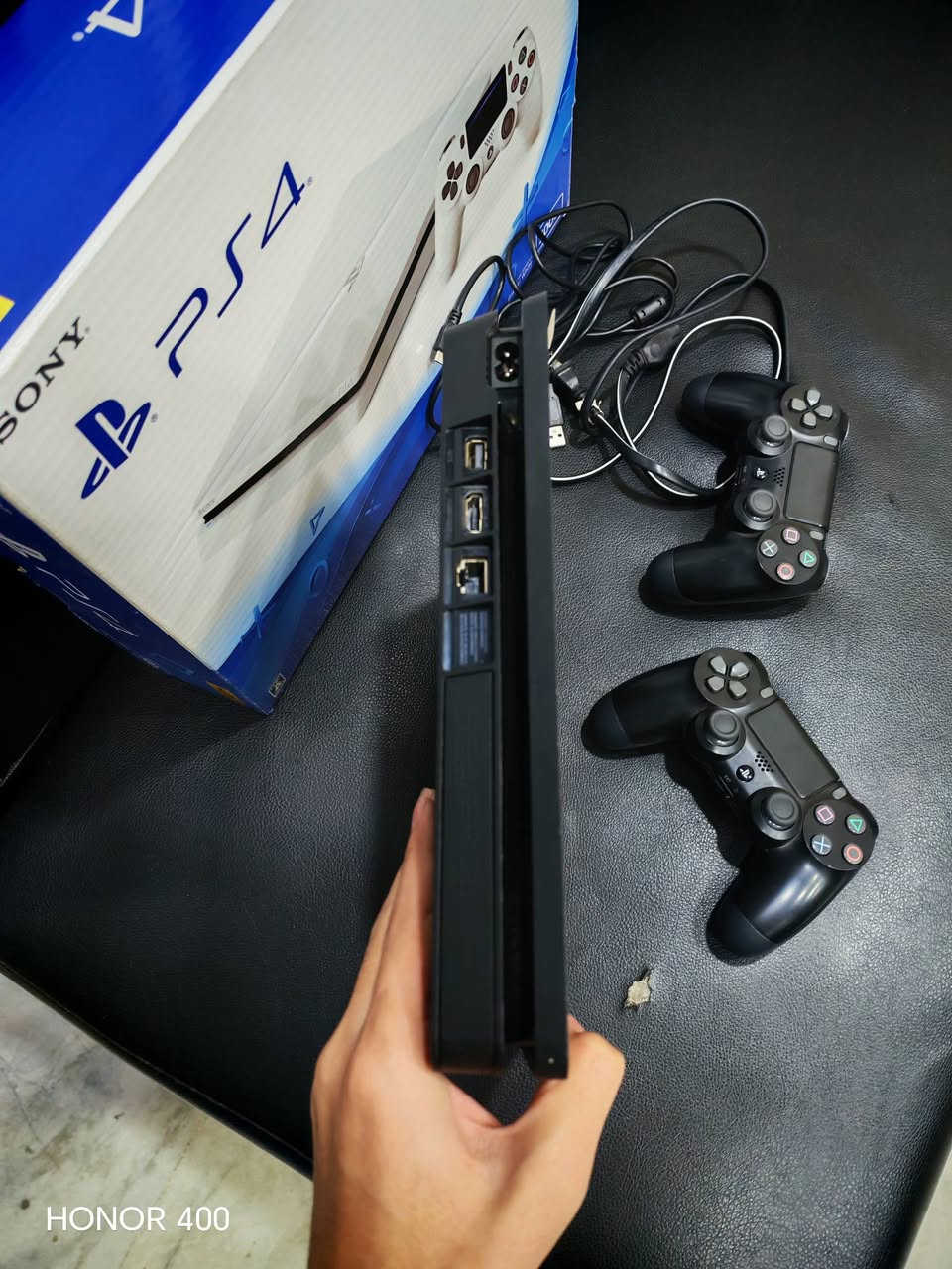 PS4 Slim للبيع
بليستيشن 4 سليم – مهكر 
📦 السعة: 500 G بي العاب قويات فول 
🎮 وياها يدات ثنين 
🔌 كل ملحقاته كاملة 
⚙️ شغال 100% وما بيه أي مشاكل وممفتوح ابد 
🧼 استخدام شخصي ومحافظ عليه 

***********
