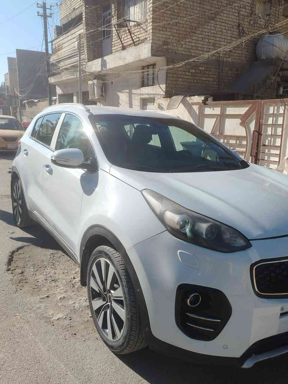 سلام عليكم
مكلف بالنشر 
•للبيع سبورتج (خليجي ) 
•الموديل 2019 
•فول مواصفات عدا البانوراما 
•المحرك :  دوش 2000 
•الرقم بغداد بأسمي تحويل ثاني يوم 
•المواصفات 
•دخول ذكي(بصمة عدد 2)
•تشغيل بصمة 
•جرس تنبية عنده السرعة 120 
•لايت دوار معه الاستداره 
•مري شفط 
•كشافات 
•اريل نفكيتر  
•شاشة كبيرة  ايباد  +كاميرا اصلية 
•حساسات امامية خلفية
•مصابيح امامية زنون مع LED 
•مصابيح خلفية LED
•تتسع المقصورة ل 5 ركاب 
•مقاعد امامية كهرباء عدد2
•مثبت سرعة Cruise 
•أوضاع القيادة Drive Mode ايكو_سبورت_نورمال 
•فول تحكم ستيرن
•هاند بريك بصمة
•نظام مانع الانزلاق 
•نظام نزول منحدرات 
•أشاير بالمري 
•اوتو هولد
•ويل كب 
•شحن وايرليس
•تبريد امامي خلفي )  
سياره مكفوله من صبغ ولتبديل بيها بارد خشم البنيد جدا بسيط وبارد في الجنطه الخلفيه حگ شبرر ولباقي كفاله من كير محرك شواصي لغود كفاله عامه
( رقم  بغداد جديد إنكليزي ) 
•سعرهة 200وبيها مجال اتصل وتدلل 
•مكاني بغداد الامين
•رقم الهاتف ‭***********
‏‪***********‬‏
