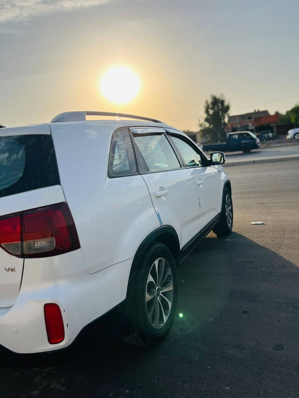 سورنتو ١٣ شكل ١٤
خليجي ٧راكب
 ٦سلندر
 سعرها ١٨٥ .بيها مجال قليل مكلف بل نشر ***********مكان السياره بيجي
