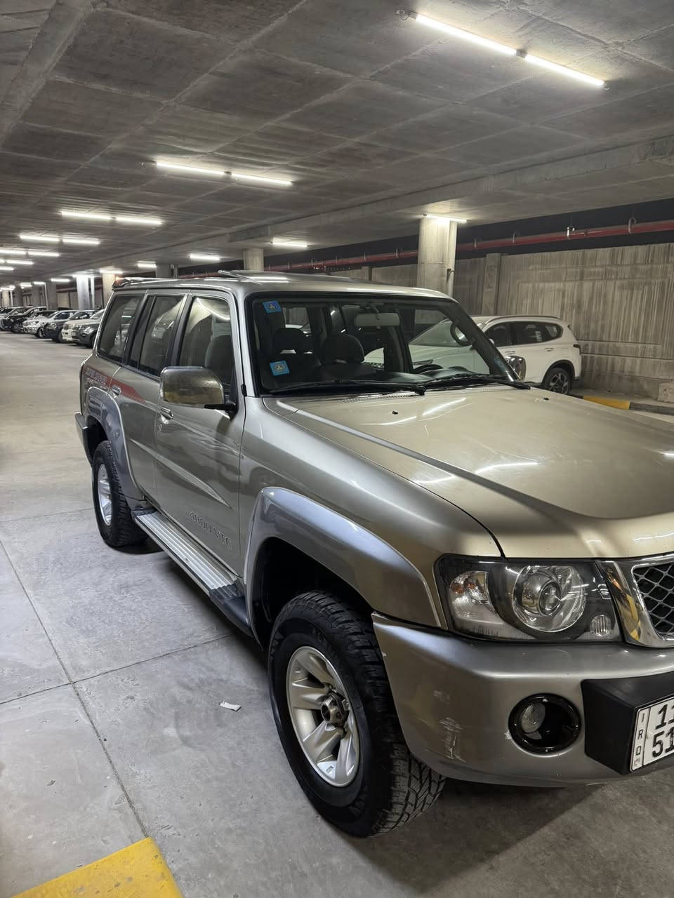 السلام عليكم
نيسان باترول سفاري موديل ٢٠١٥ 
الضرر صفحه صبغ حادث خفيف سطحي موجوده صور الحادث
عليها دبلات ايرون مان ودبل الستيرن اولد مان تخم تاير جديد مع السبير مكان السياره بغداد السعر ٢٠٥ ورقه للاتصال ***********
