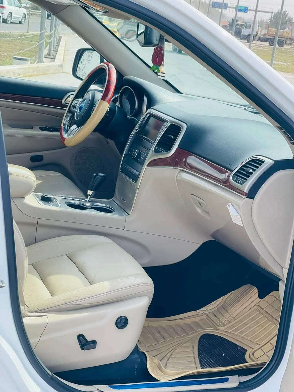 البيع  جيب متومه رقام وسنويه شغل مضبوط سياره  فول موصفات عله فئه بلجيب بنرامه شائير بلمرئي تحكمات ستيرن تبريد تدفه تدفه بلكشنات تدفه بلستيرن مساج بلكشنات سياره فول فول مكينه 3600 المرغوب دخول جديد السعر 75 وبيه مجال المكان ديوانيه رقم تليفون ***********
