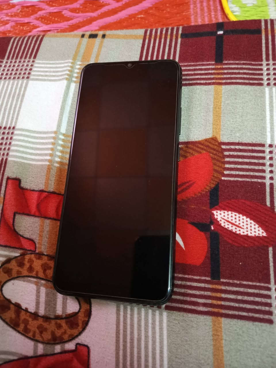 السلام عليكم موبايل اس 21 سي موبايل حلو ونضيف ومرتب وجديد ومكفول من التصليح وعطل شاحنته الصليه ويا سعره 125 الف المكان البصره القبله رقم ***********
