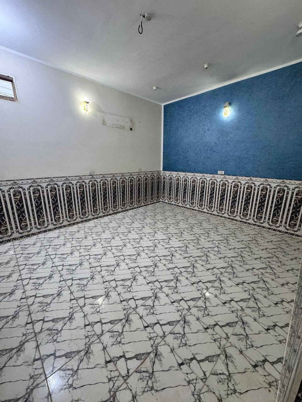 عرض مميز..
بيت ركن شارع 20 أمامه ساحة خدمات.. الشراكية الثالثة قرب حي الزهور.
مساحة 100 متر طابقين فول بناء سنة 2024
ثلاث غرف وصالتين ومطبخ وصحيات عدد 3 واحد خارجي وواحد طابق اول والثالث ارضي وبراني..
بسعر 80 مليون فقط كلي..
للاستفسار 
***********
***********
أو زيارة مكتب المشرف للعقارات الكائن في السماوة شارع الاسكان مقابيل صيدلية النورين رواد
