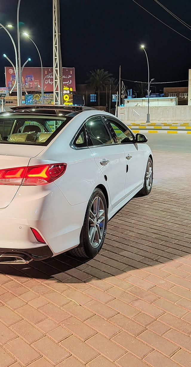 سوناتا خليجي 2018 فول مواصفات كفاله عامه محرك 2400 دوش مامفتوح بلادي استخدام واحد من الشركه لحد الان سياره برغي واحد مامفتوح  رقم شمالي بسمي هزه وسنويه ولوحات كلشي جديد 
مكان السياره بالرمادي 
 اي استفسارموجود واتساب واتصال 
***********
