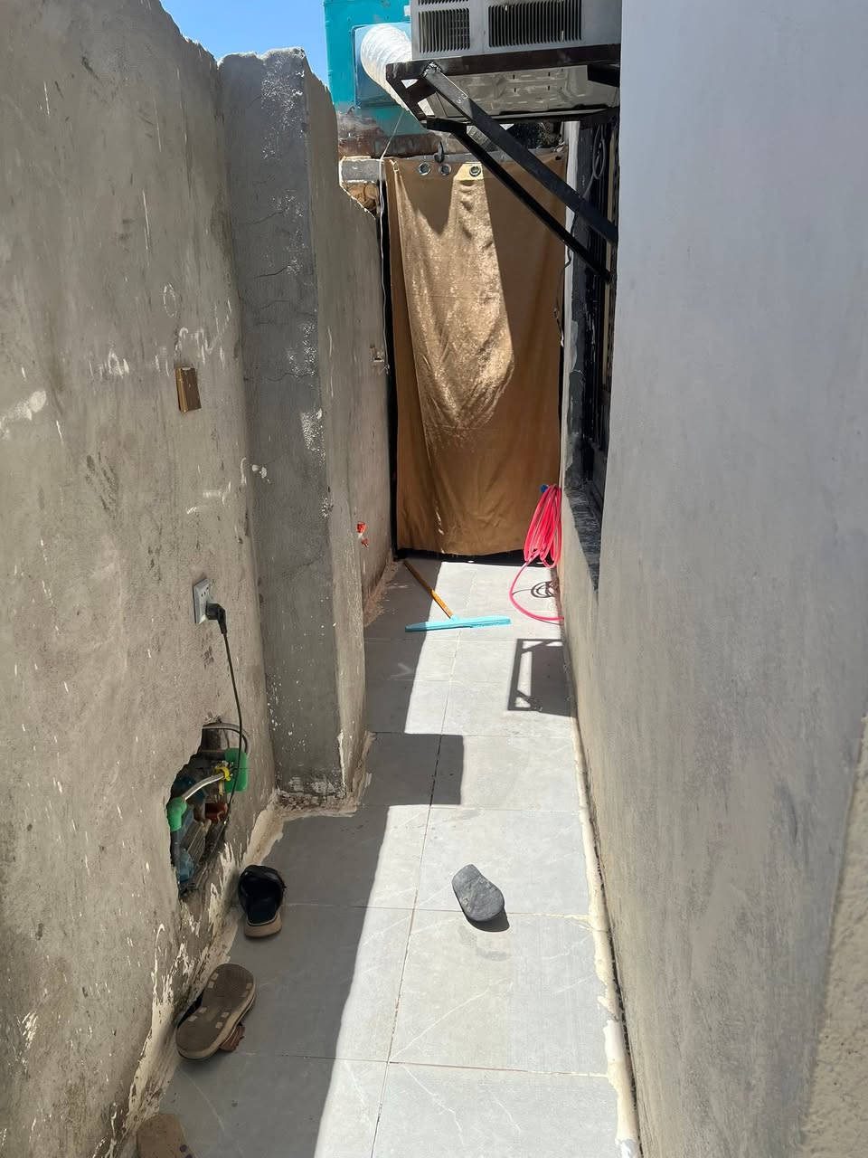 سلام عليكم بيت البيع بلي رومه قرب جامع برقان بيت جاهر  سعر البيت ٦٥ بي مجال رقم ***********
