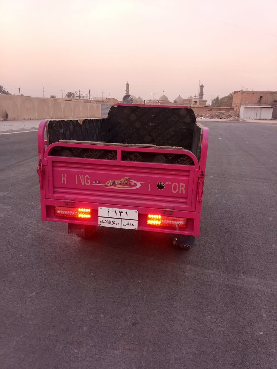 سلام عليكم ستوته البيع موديل ٢١ مكينه بلاديه وراق صوليه متفوع كمرك كهربائيّة كله  ركبه شاصي مكفولات ستوته ما جناي سعر ١٨٥٠وبيهة مجال ال شراي مكان بغداد المدائن رقم الهاتف ***********
