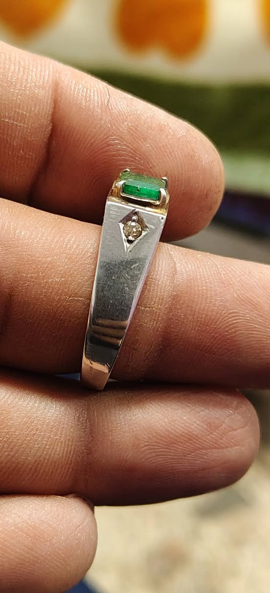 السلام عليكم ورحمة 
زمرد افغاني +الاماس صياغه إيطالي رديوم للبيع هاتف ***********
