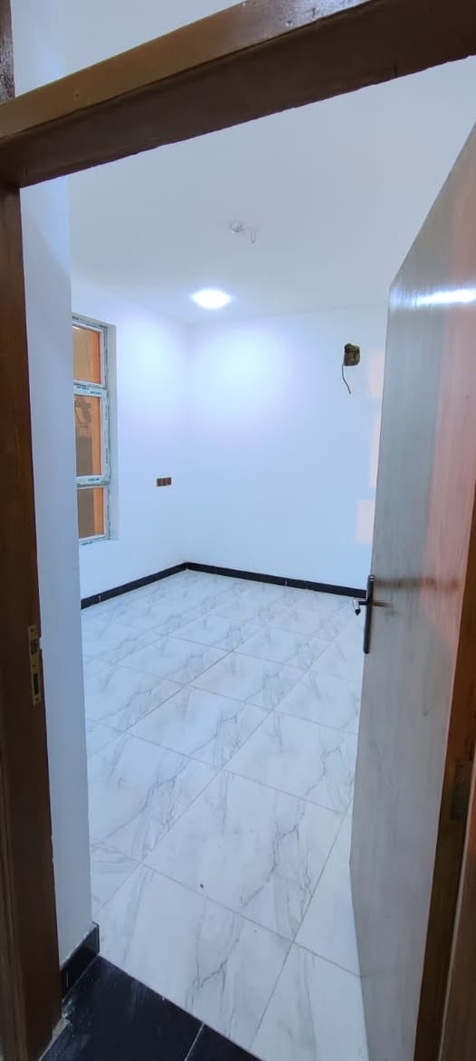 السلام عليكم

شقة للايجار 72م طابق اول (الأرضي محلات) تتكون من صالة وغرفتين نفس الحجم ومنور يصلح ان يكون مطبخ زغير سكن لعوائل فقط والموقع في الددوره حي دجلة  المربع الذهبي شارع تشرين مقابل سريع دورة-يوسفية

للاستفسار الرجاء ترك رسالة عالواتساب واني ارجع اخابركم

***********

[https://maps.app.goo.gl/wTkeV1RUBJ2J1FzB8](https://maps.app.goo.gl/wTkeV1RUBJ2J1FzB8)
