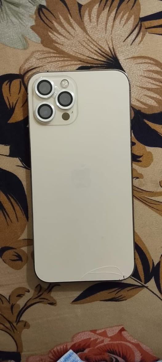 ايفون ١٢ برو ماكس مبدل بس بطاريه كله شغال وكفاله وبي فطر بلضهر بس مكاني بصره جزيره سعر ٣٧٥ وبي مجال قليل ***********
