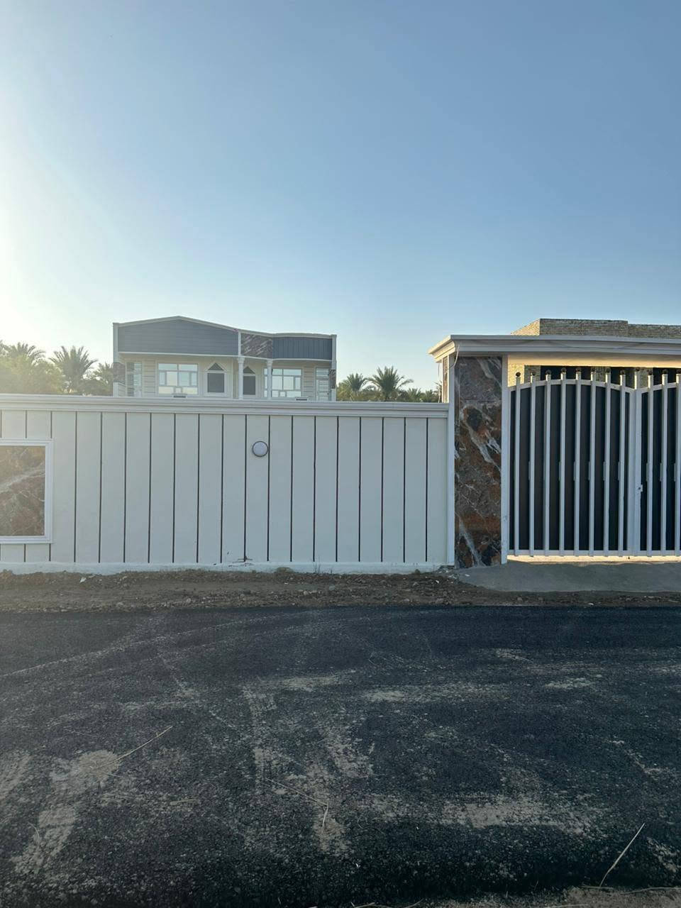 🏡 مكتب الحارثية للعقارات يعلن عن عرض مميز
دار سكنية بمساحة 1000 م²، سند طابو زراعي يتحول باسم المشتري.
✅ طابقان
✅ 4 غرف نوم
✅ مطبخ
✅ صالة استقبال كبيرة
✅ خدمات صحية متكاملة
✅ كل طابق معزول عن الآخر
✅ حديقة أمامية وخلفية واسعة
🌿 فرصة مميزة لمن يبحث عن الهدوء والراحة بعيداً عن ازدحام المدينة والتلوث، في منطقة زراعية تتميز بالهواء النقي والطبيعة الجميلة.
💼 مناسبة للسكن العائلي أو للاستثمار والإيجار اليومي أو الشهري.
📍 العنوان: بغداد – الراشدية – قرب جامع الرقيب.
💰 السعر: 425 مليون دينار عراقي ⭐ سعر مناسب جداً مقارنة بالمساحة والموقع والمميزات.
📞 للاستفسار والتواصل: ***********
