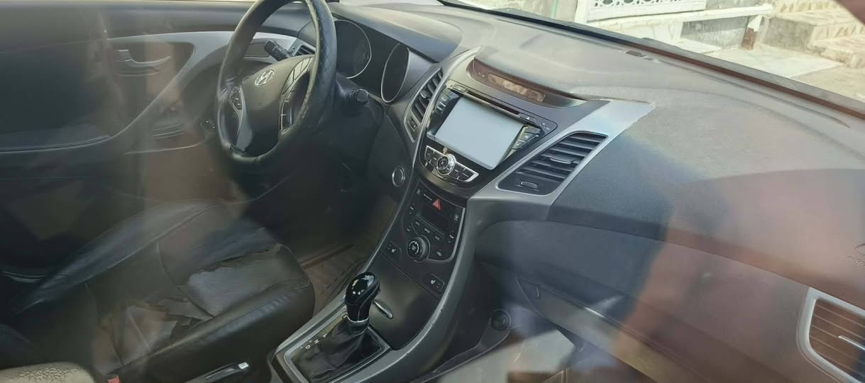 السلام عليكم
النترا 15 فول مواصفات GLS 
بصمه تشغيل وابواب فتحه تحكمات حساسات كامره شاشه ويل كروب مانع انزلاق مري شفط داخل جلد كشن كهربائي رقم اربيل دولي وكاله وتحويل 
مكفوله سياره بيه كرتات زغيره بسيطه باقي كفاله عامه 
كير مكينه تبريد حداديه تخم تاير 
محرك 1800 
مكاني نجف السعر 127 
*********** النجف, العراق
