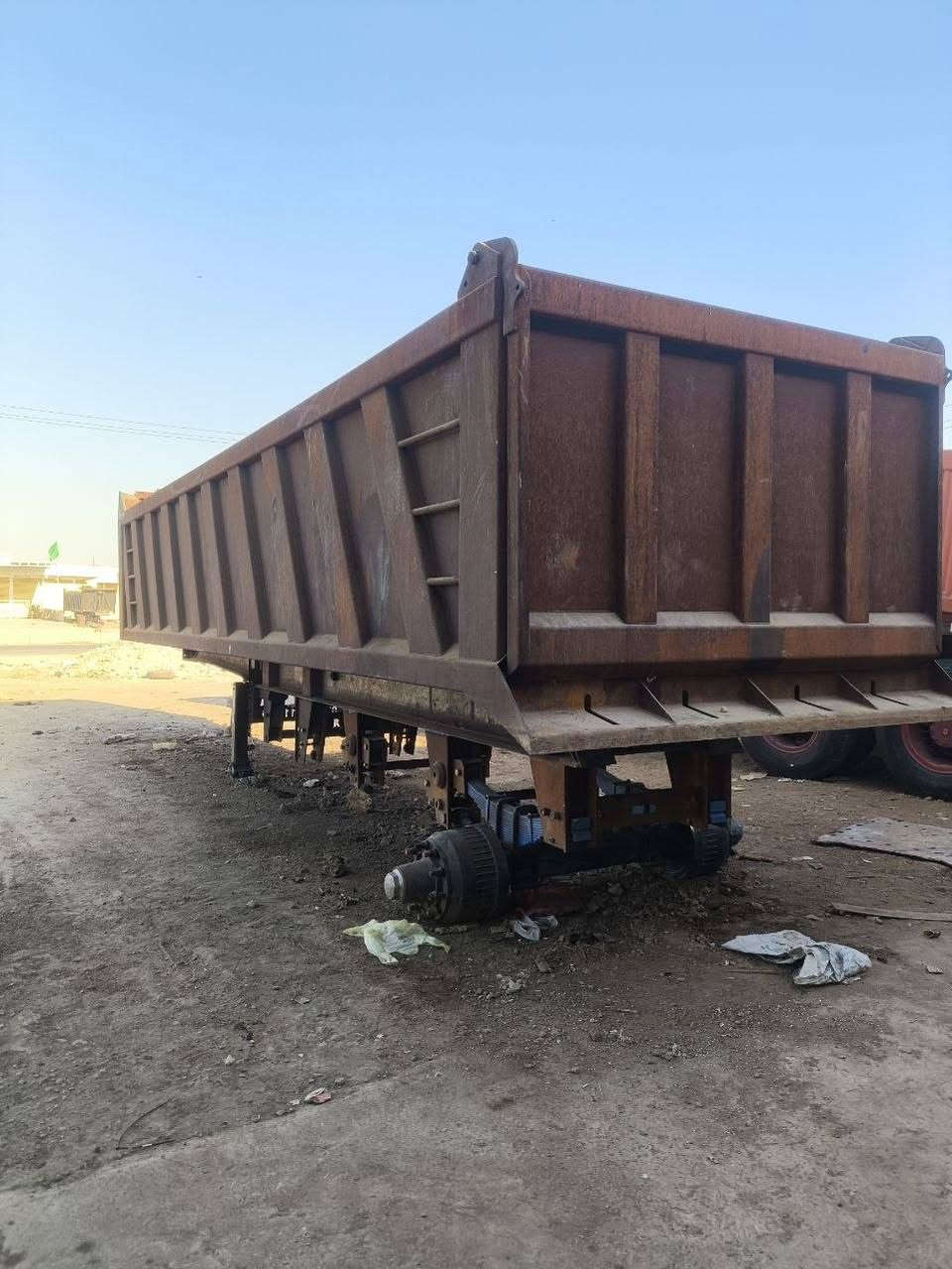 للبيع عربانه ماموت حداديه 4 دنكير 3 يمشن والرابع تعليك يحتاجلها 3 دناكير ذرعتها 31 حدادة كامله نقص صبغ وكهربائيات و3 دناكير حسابها للحداد كله واصل مكانها بغداد 
‏‪***********‬‏
