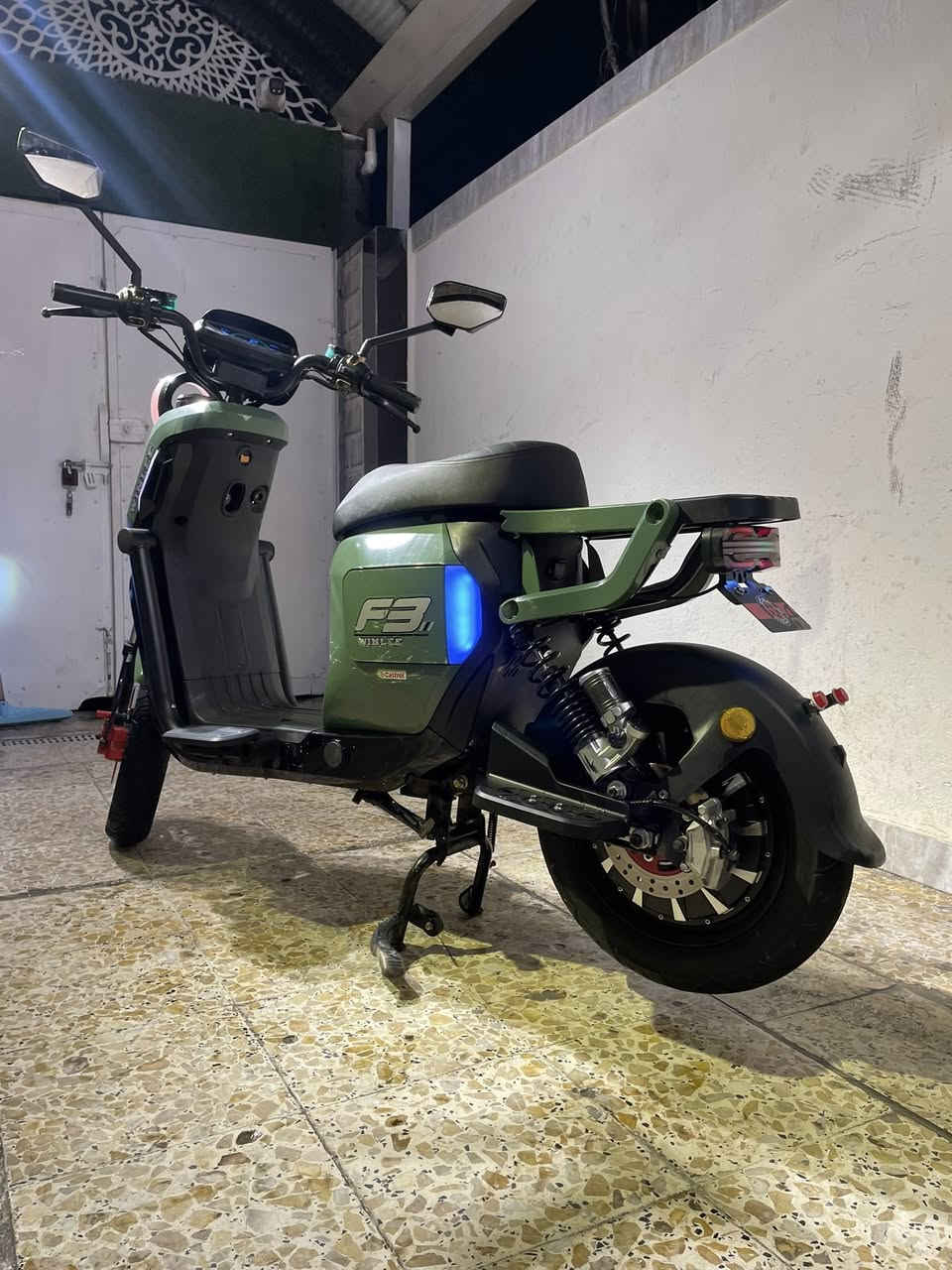 السلام عليكم دراجه شحن F3 الدراجه جداً نضيفه مثل ما واضح بل صور الدراجه مفتاح وبصمه وكارت كهربائيات كلهه شغاله نشرات جميع الوان 5بطاريات كبار بريكات دهن دبلات شرط الطسه متحس بيهه لد عالي ناصي نضام P ونصام R الدراجه كلش حلوه وعمليه وياهه شاحنه اصليه مكاني بغداد الامين الثانيه 0770060567السعر 550 وبيهه مجال للشراي


**إذا كنت صاحب هذا الإعلان وتريد حذفه لأي سبب، رجاءا أرسل رسالة إلى الدعم الفني**