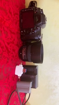 نيكون D7000 • عدسة ٥٠مم • ذاكرة ٦٤جيجا