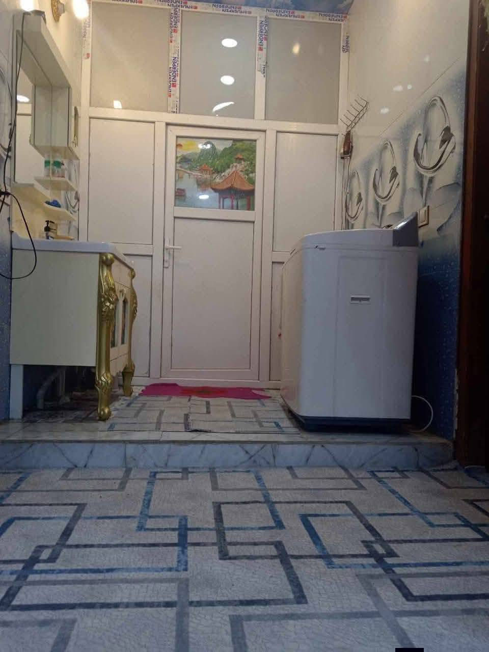 السلام عليكم..
دار للبيع .مكان مميز جدا 
النوع // طابو زراعي سند 25 
المساحة // 285م
الواجهه //13/5م
البناء // طابوق جمهوري 
السقف صب كونكريت بإشراف وتنفيذ مهندس مدني 
التفاصيل : طابقين
الطابق الاول يتكون من
غرفة عدد 2  6*4الثانيه 6*8
استقبال 9*4
صالة 10*4
مطبخ 6*4
صحيات داخلية .
صحيات خارجية .
ممر ات خلفي طارمه
الطابق الثاني 
غرفة نوم عدد 2
6*4+8*4
السطح اشتايكر كامل
السعر //١٤٥ وبيه مجال
الموقع ** بابل المدحتيه ربيانه مقابيل دار وعد الكصاب عبر ربيانه
 شارع صب مجاري خارجيه
بناء حديث درجه اولى 
عرض الشارع 6م الامامي
للاستفسار اكثر يرجى زيارة مكتب دلالية وائل الهندي الواقع شارع الستين قرب سلوان ابو الكاشي مقابل فرع علي قماره
 او الاتصال على الرقم ***********وائل الهندي
***********ابو علي
للإعلان والترويج عن عقاراتكم يرجى مراسلة الصفح
