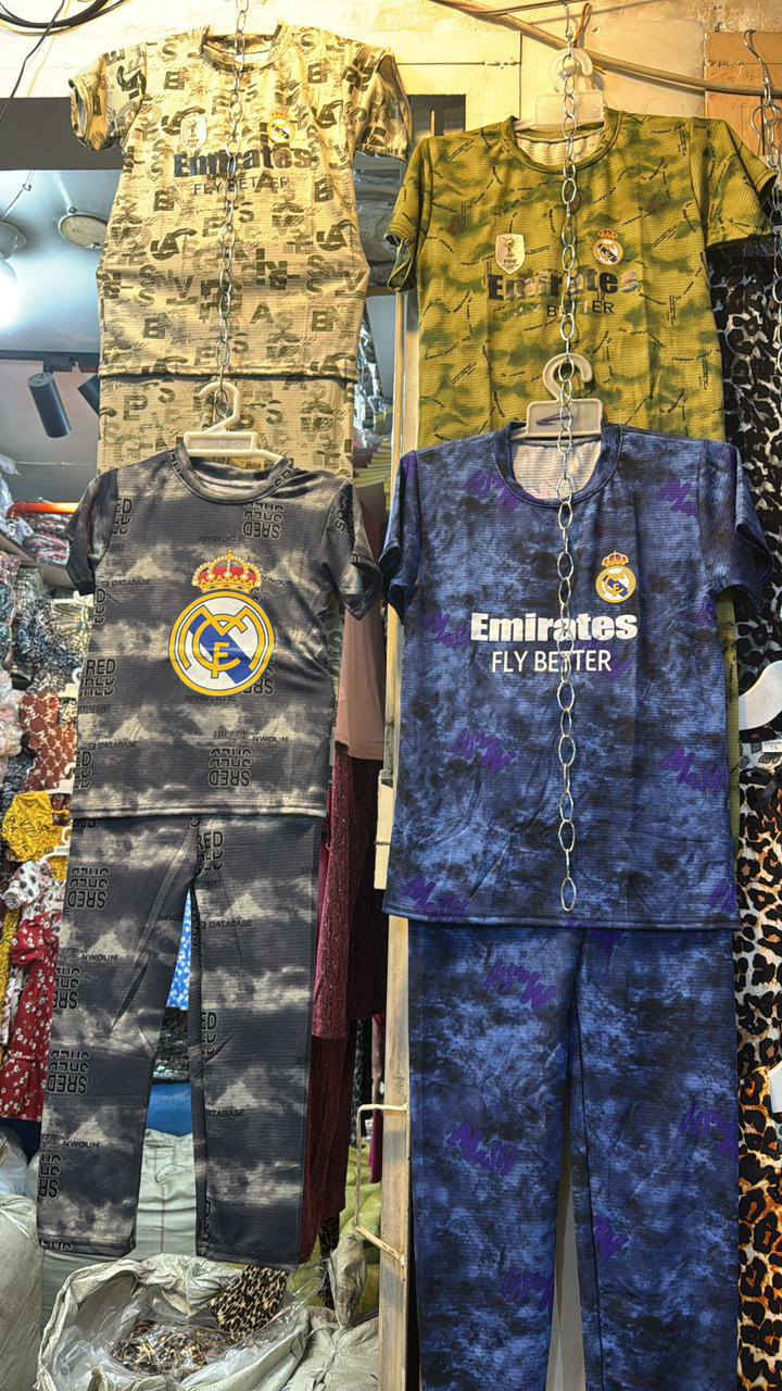 تراك ولادي صيني ‏قياسات 18 20 سعر42
‏قياسات 15 17 سعر 36
‏12 14 سعر 30


**إذا كنت صاحب هذا الإعلان وتريد حذفه لأي سبب، رجاءا أرسل رسالة إلى الدعم الفني**