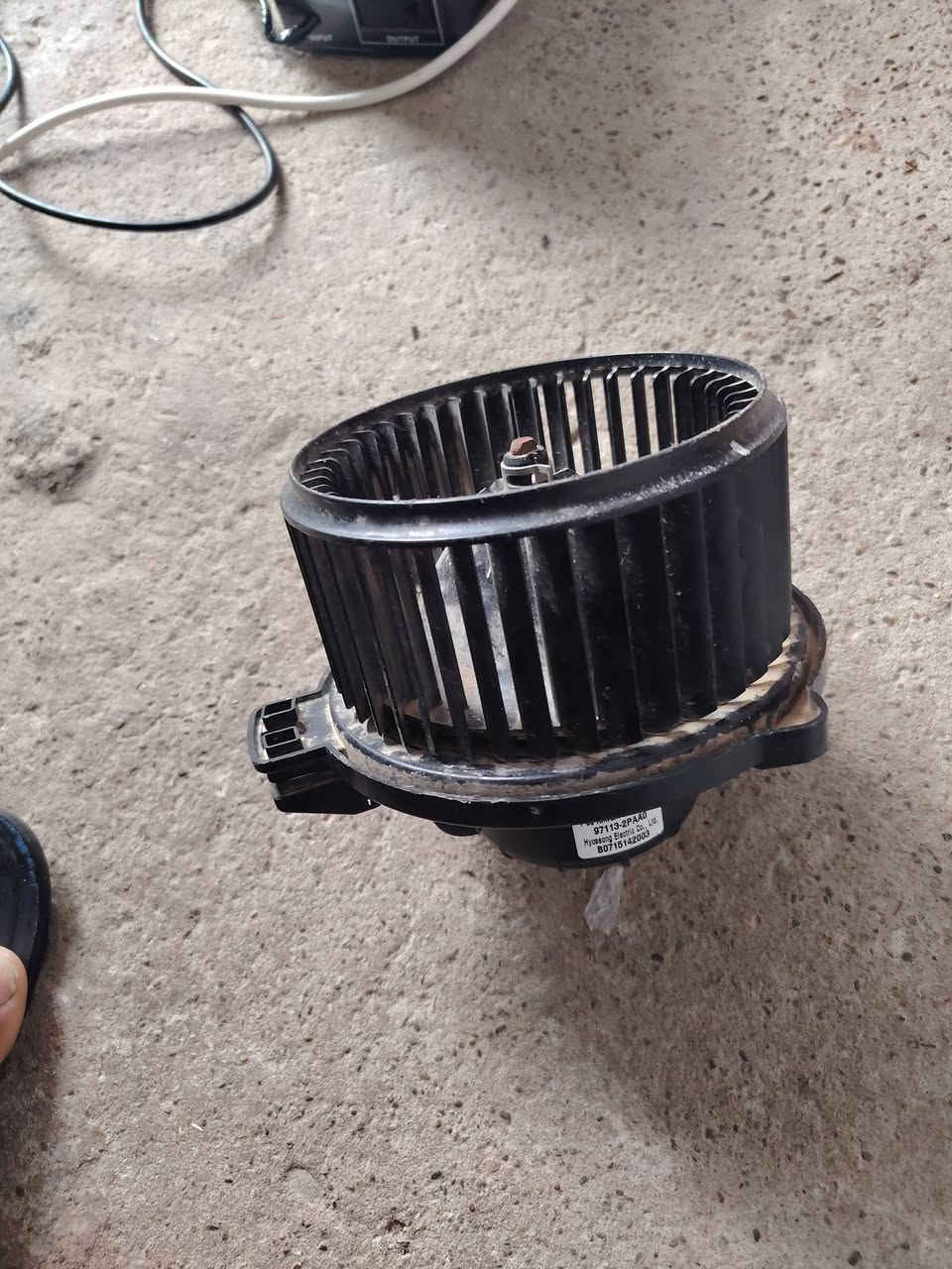 سلام عليكم للبيع عاكسه شغاله بس يحتاجله باتري او فان تبريد سياره شغال كل عيب مابيه يدات مال باب 27 قطعه او قاعده مال مجمده تتكبر او تزغز رقمي ***********
