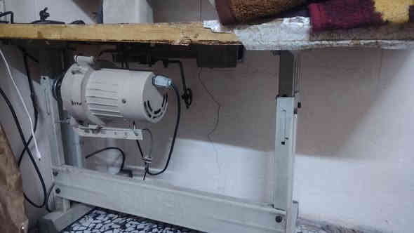 اخوان عندي مكينه خياطه للبيع مكينه قويه وجديده اسم المكينه صناعي سعرها 200 الف وبيها مجال للستفسار ***********. واتساب
