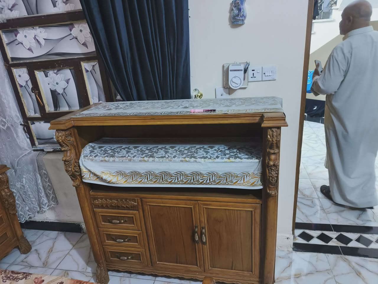 غرفه عراقية صاج تكمه بوب سلايت للبيع سعره مليونين وبيها مجال 
للاستفسار اتصل على الرقم ***********
