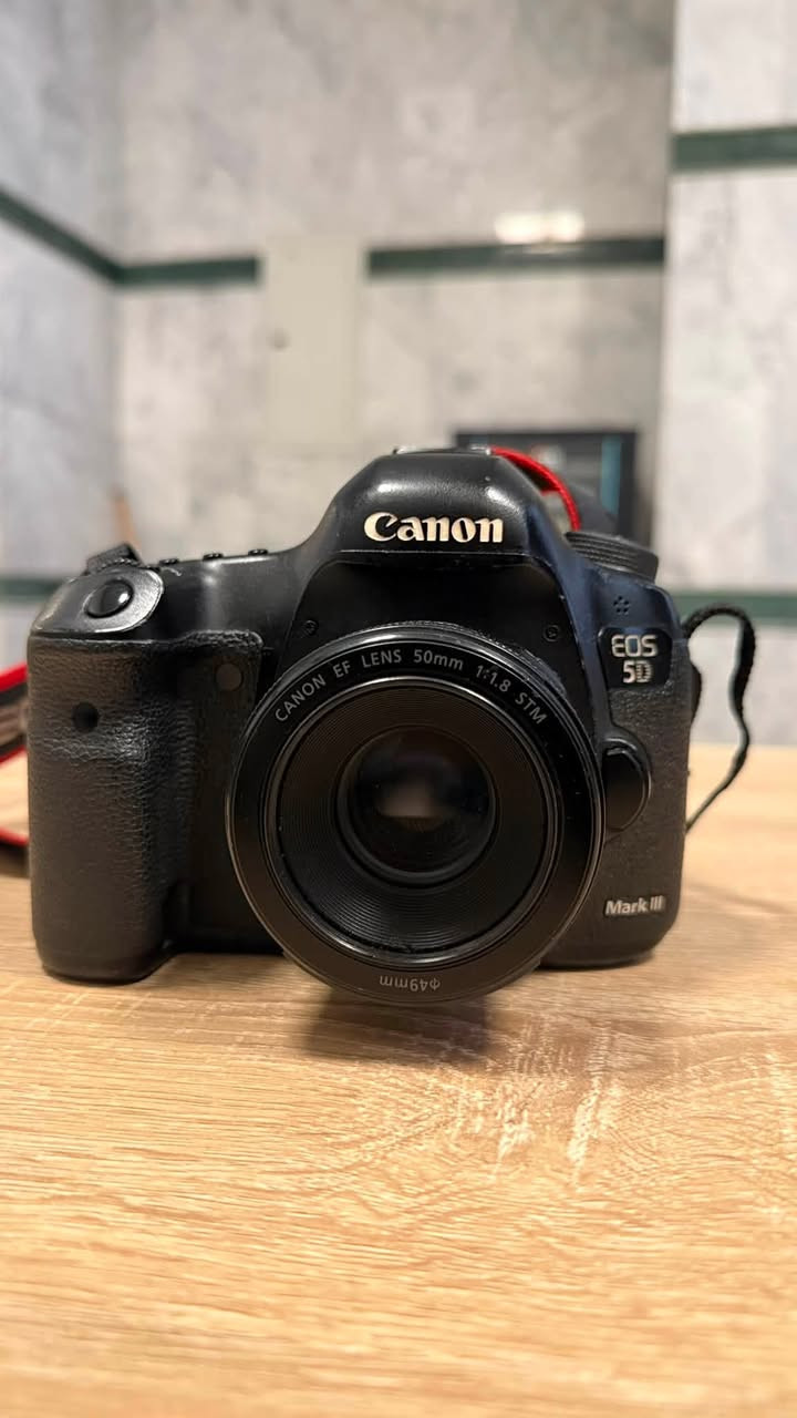كانون 5D مارك 3
ملحقاته 
بدي 
عدسة 50 ملم فتحة 1.8
بطارية 
شاحنه 
حزام كتف 
مكاني بابل 
التوصيل مجاني 
للإستفسار والاتصال 
***********

