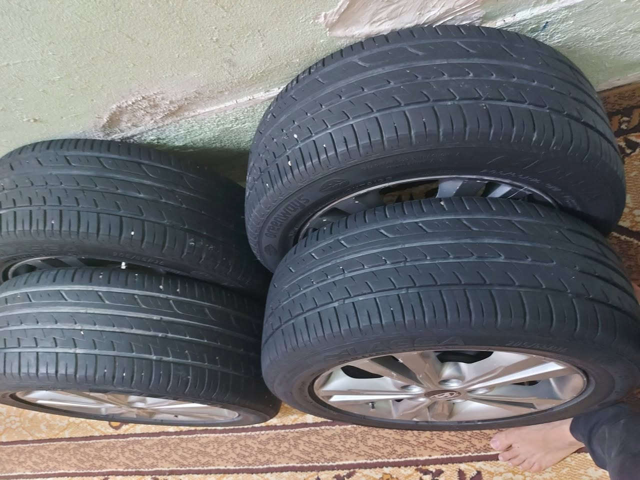 السلام عليكم 
ويل كب ١٦ إلنترا ١٧ ويل نضيف لا تصليح ولا صبغ بي شخوط بسيطة ويل اصلي مع تخم تاير تركي مكاني كربلاء 
السعر ٣٥٠ وبي مجال بسيط 
***********
