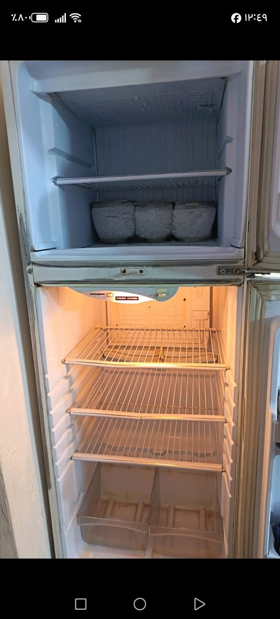 ثلاجه لل بيع شغاله تفحصه يله تخذه
***********
