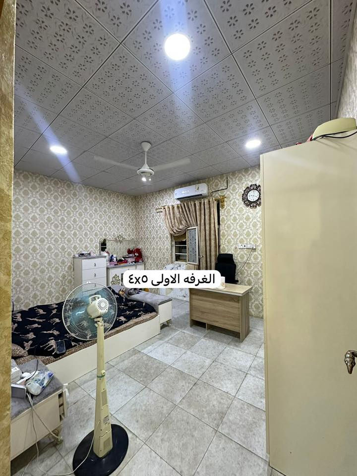 السلام عليكم 

 دار للبيع المساحة 306م 
السعر 100 وبي مجال

طابو زراعي سند 25
الشـــار؏ تبليط ، كهرباء ومي متوفر
نجف مقابل قريه الغدير   عامود 267

يحتوي على غرفتين وصاله كبيرا جدا واستقبال ومطبخ حار مطبخ بارد حديقه وكراج

للاستفسار***********
