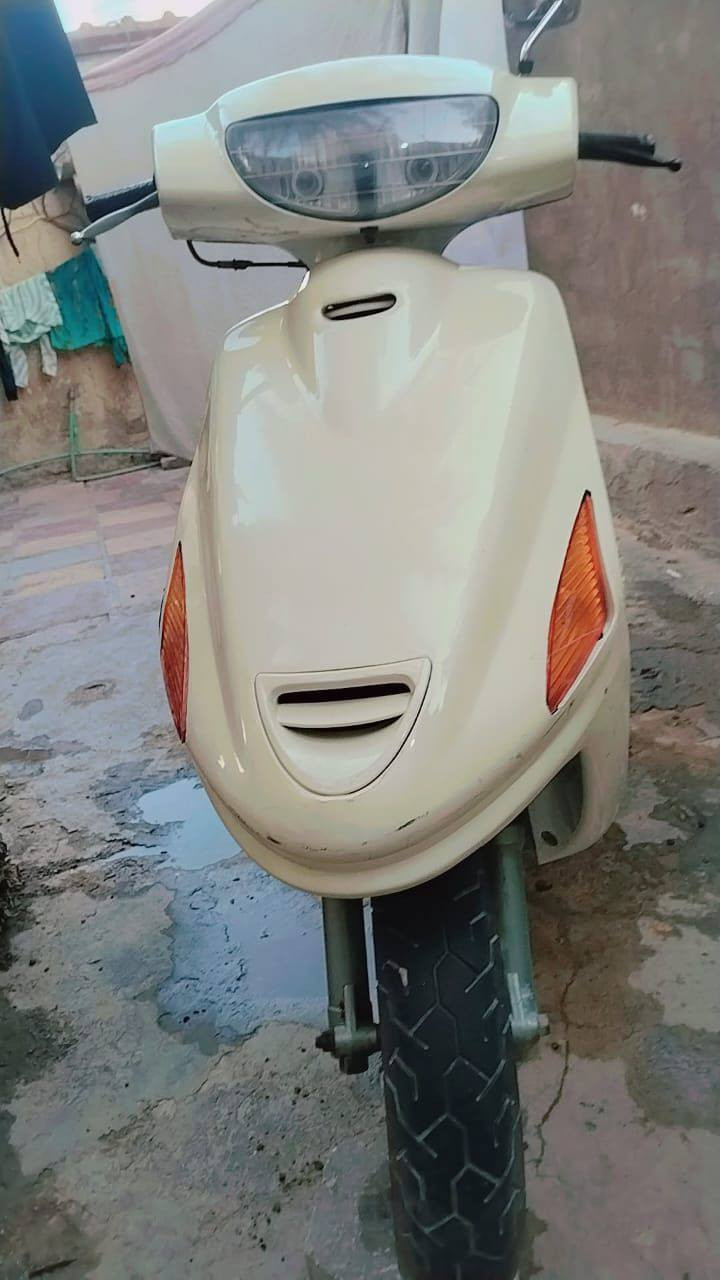 سلام عليكم دراجه لبيع أو مراوس فراشه اوارق بيه مال وكيل نضيفه كلشي شغل كهربايات شغل سلف هندر تايرت ٢ جديده فقط بيها فطر بلكفر رقم *********** خاص موجود
