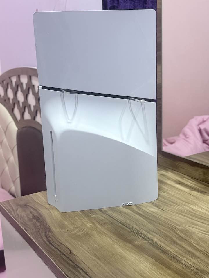 سلام عليكم للبيع بليستيشن 5 سلم ذاكرة واحد تيرا كلش نضيف وكلشي مابي وما مستعمل هواي ويا جويستك وحدة واقراص ثنين انتشارتد الكلكشن الي هي 3 اجزاء بقرص واحد ال 1و2و3 وقرص اساسن كريد فالهالا اشتريتهن ثنينهن ب45الف البلي سعرة هو والاقراص 670 الف وبي مجال قليل رقم الهاتف *********** العنوان البصرة القرنه الشرش الكريم
