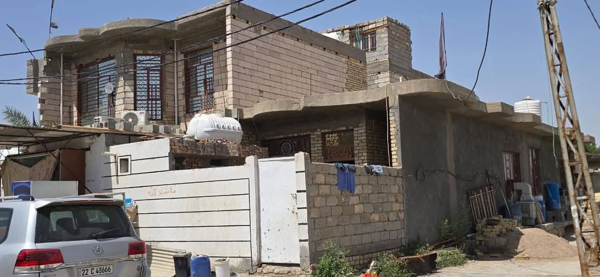 السلام عليكم بيت ومشتمل منطقه التنميه شارع الغشام بدايه الشارع ركن مع محل أسواق للبيع باقي التفاصيل الاتصال على الرقم ***********
