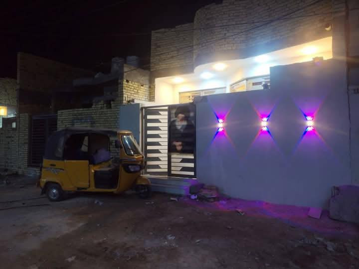 بيت زراعي مساحته 100متر ناحية سديناويه قرب مدرسة صفي الدين وقريب على تبليط خدمات متوفره بناء طابوك وصب بيه غرفتين فوك غرفه جوا غرفه وصاله وحمامات واستقبال مطبخ السعر 74بيه مجال ***********
