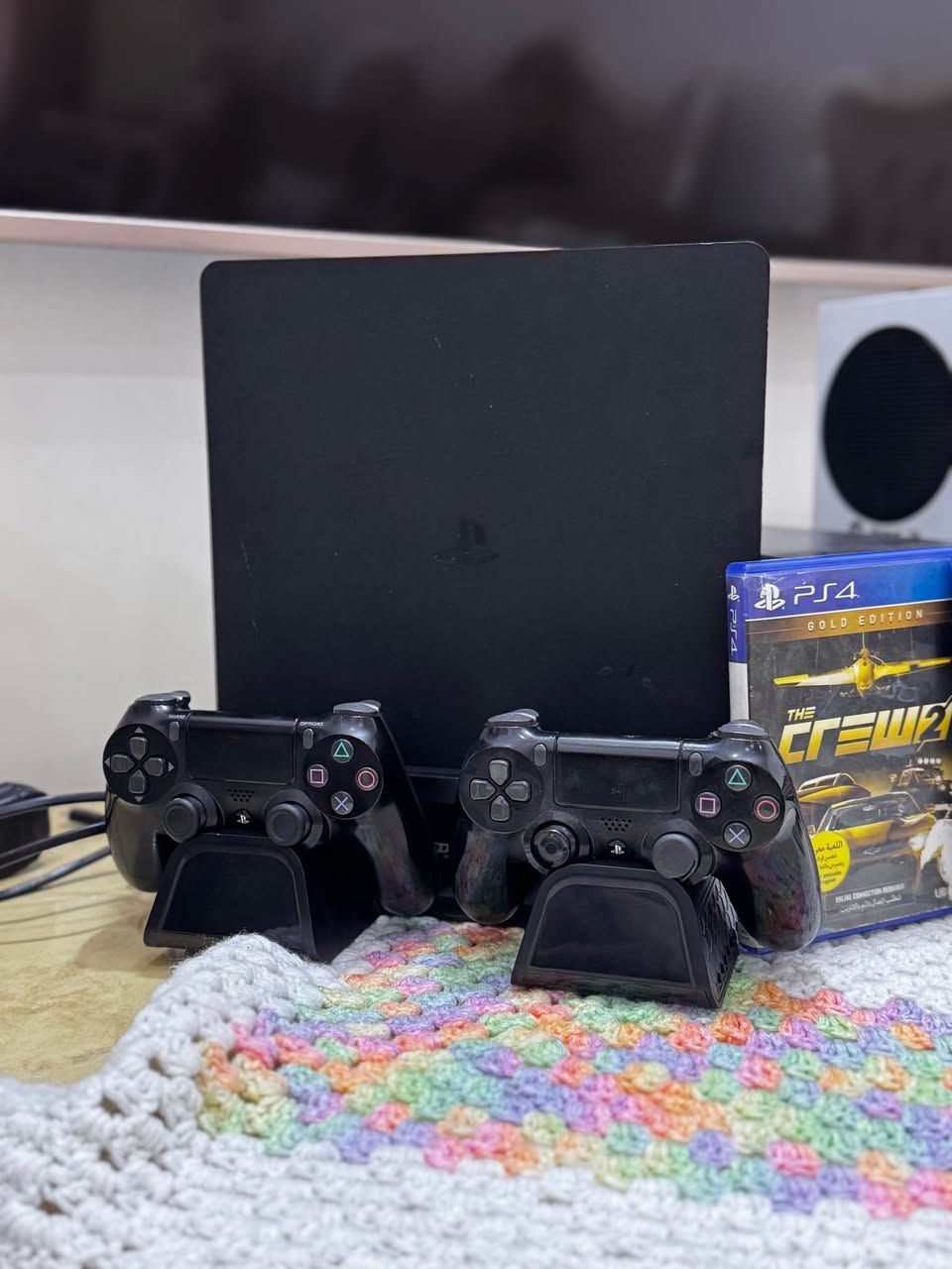 السلام عليكم شباب 🎮
سعر مناسب ✅
عشاق الألعاب والجيمينگ، اليوم عدنا بلاي فور سِلِم (PS4 Slim) بحالة ممتازة جدًا.

✅ الجهاز نظيف وشغال 100%
✅ اللون: أسود
✅ ويا الجهاز ملحقاته كاملة:
• جويستيك عدد 2 أصليات 🎮🎮
• أقراص عدد 2 💿💿
• مبرد للجهاز ❄️
✅ الجويستيكات بدون ضرر أو مشاكل
✅ الجهاز بدون أعطال أو ملاحظات

اللي يعرف قيمة البلاي فور سِلِم يعرف شكد مرتب ومناسب للجيمينگ 🔥
للمهتمين أو للاستفسار، راسلني خاص.
الرقم . *********** بغداد, العراق
