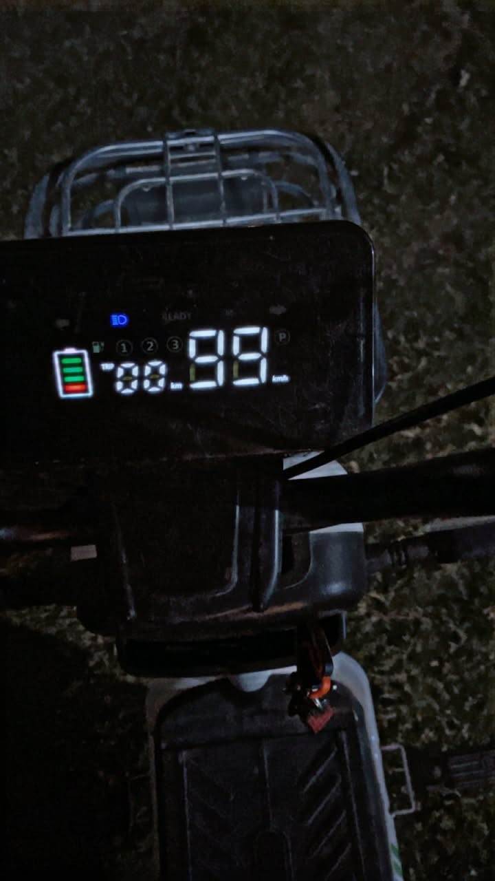 السلام عليكم لل مراوس ابو البيع اذا سعر عجبني دراجه شحن حجم 14دراجه اي نقص مابيه بطاريت جدد شرط الفحص صار شهرين من اشتريته استعمال جداً قليل سبب البيع صغيره عليه  دراجه  مراوس بـ R9.11.7.او غير نوع بس تكون اكبر ونضيفه لل استفسار***********
