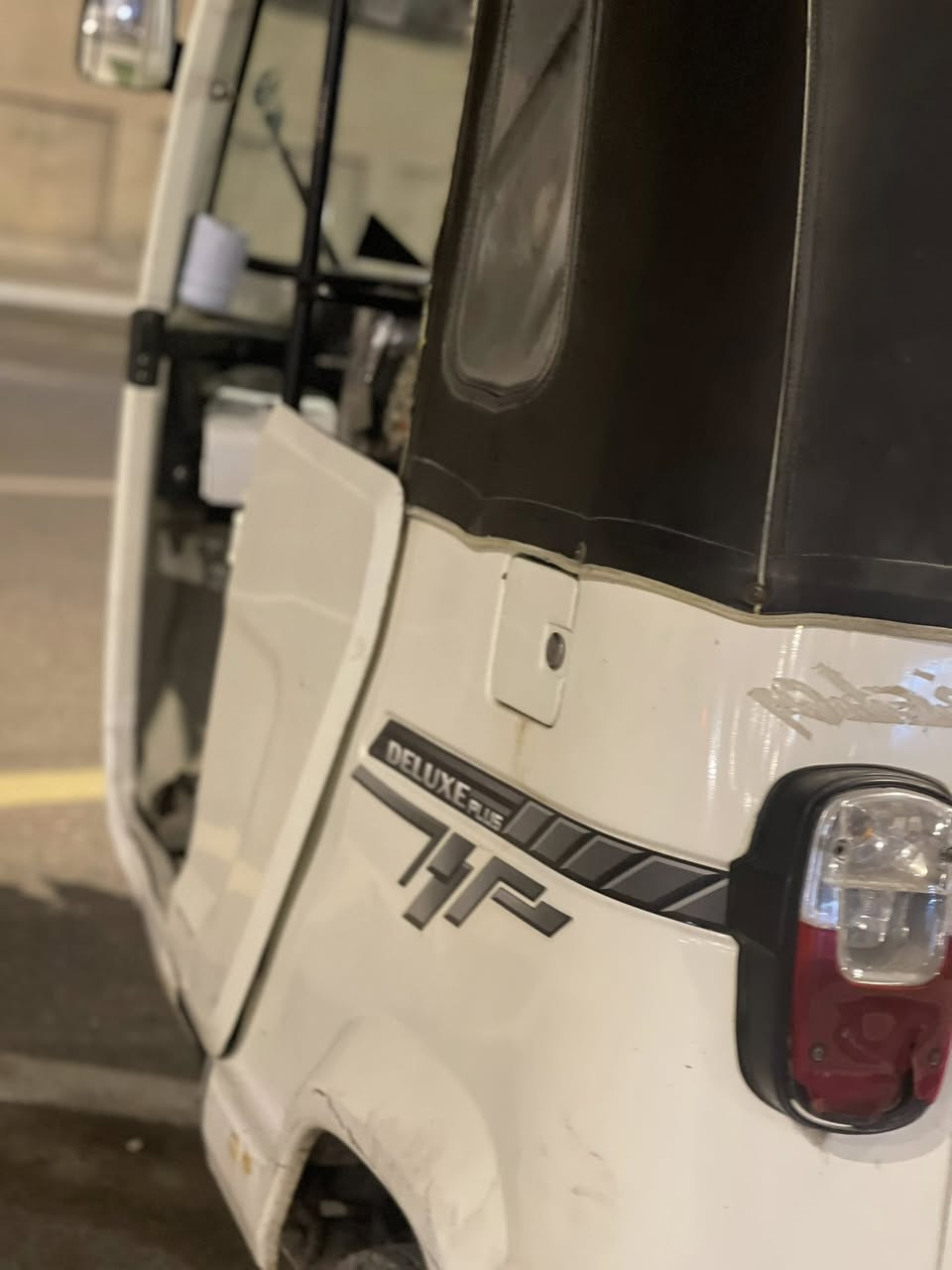 سلام عليكم تكتك تيفيس رقم بصره بيه ضربه بل غد خفيفه مكين مفتوحه ما متواجد على لفيس هاذ رقم ***********
